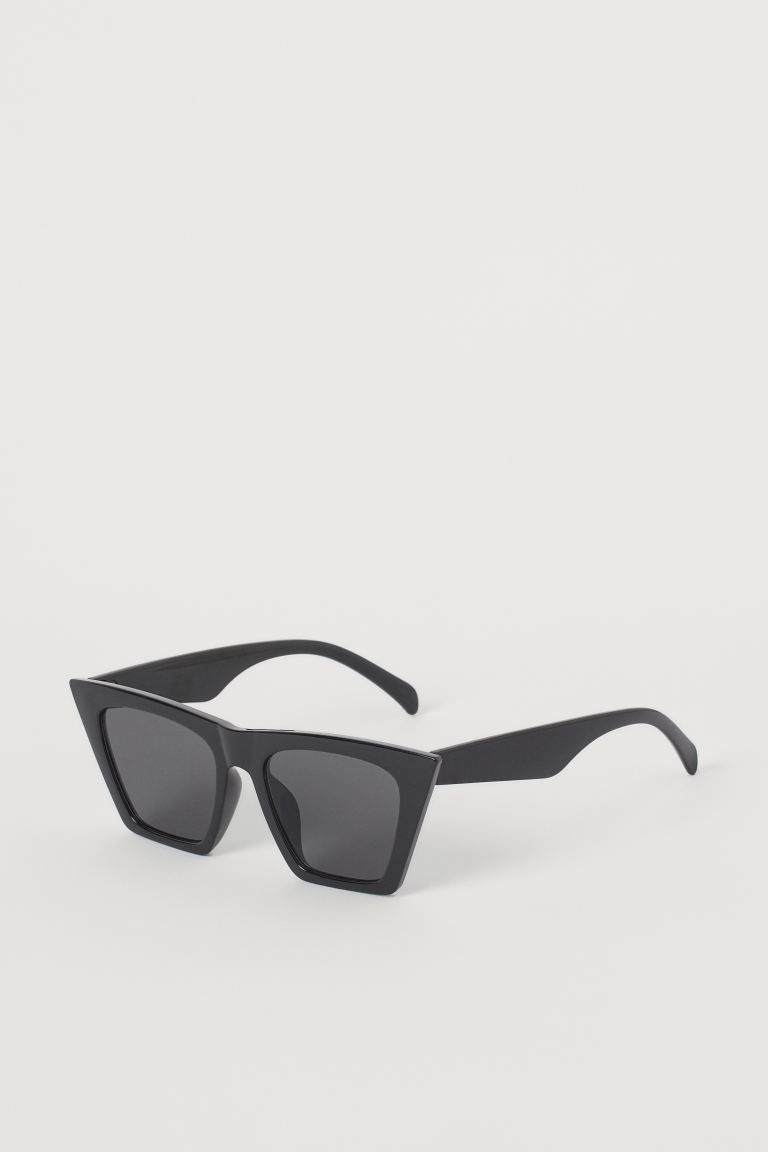 Sunglasses with distinctive plastic frames and tinted, UV-protective lenses. The PET plastic cont... | H&M (UK, MY, IN, SG, PH, TW, HK)