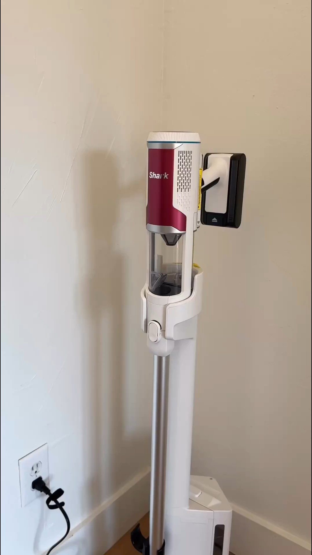 The Shark clean and empty cordless stick vacuum with auto empty base is on sale for less than $300! It retails for $433. It’s lightweight and includes extra attachments for all your cleaning needs!

#LTKSaleAlert #LTKHome