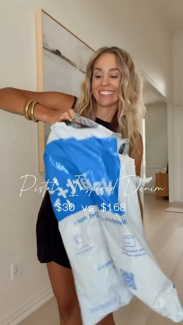 Cutest cuffed jeans aaaaand they are only $30! Such a good dooooppe! 

Like & Comment ✨SHOP✨ for 🔗🔗🔗

Size: 4 // tts

https://liketk.it/6d34X
