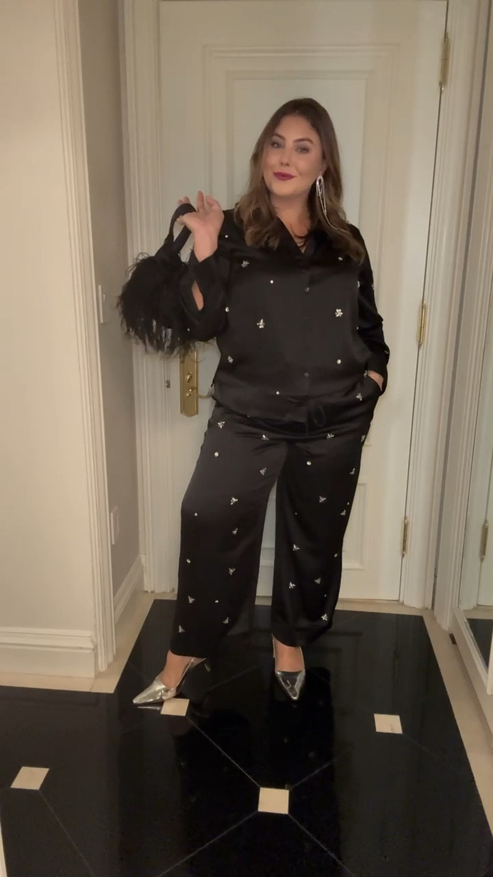 Wearing size XXL in both top & bottoms. 

#LTKStyleTip #LTKHoliday #LTKMidsize