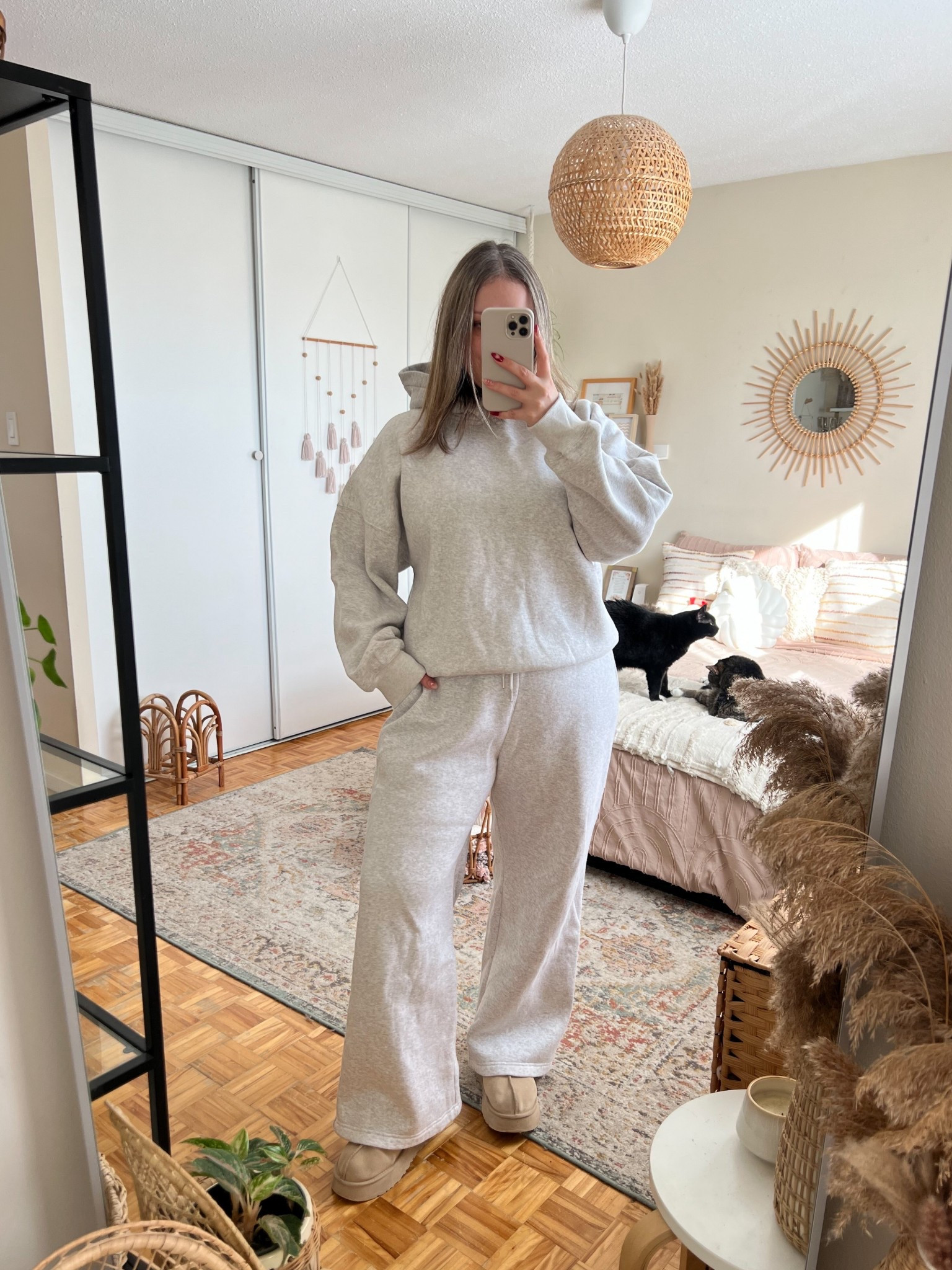 Comfy matching set! Code AFLTK fo 25% off Abercrombie! Hoodie runs small, sized up to XL for an oversized fit. Wearing my usual L in the wide leg sweatpants. Comfy outfits, everyday style 

#LTKmidsize #LTKsale
