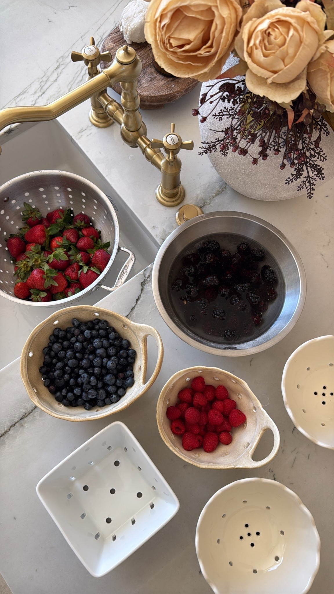 Cleaning and drying berries🍓🫐

Kitchen
Home decor
Bowls 

#LTKfoodie #LTKHome