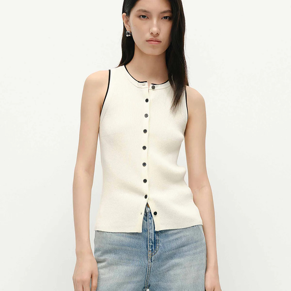 MO&Co. Women's Button Detail Knit Vest | MO&Co.