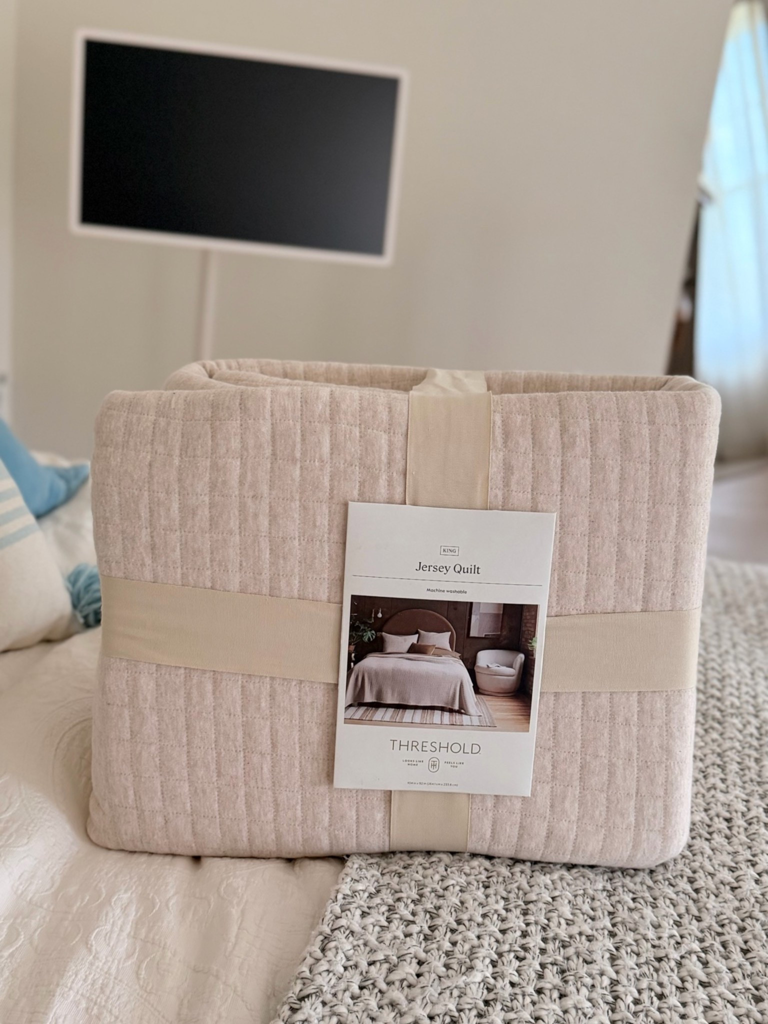 Just added a new quilt to my bedroom! Found it on @Target sale!

Neutral bedroom • queen bed • neutral bedding • coverlet

#LTKSaleAlert #LTKHome #LTKstorytime