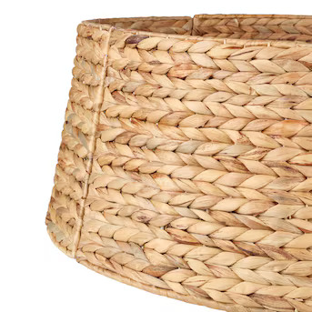 Holiday Living 26.75-in Brown Tree Collar Tree Skirt | Lowe's