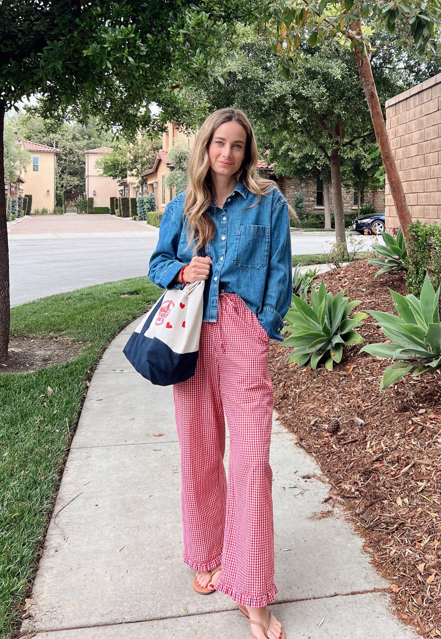 Me made May Day 7! Love this denim top and these neutral flip flops! 