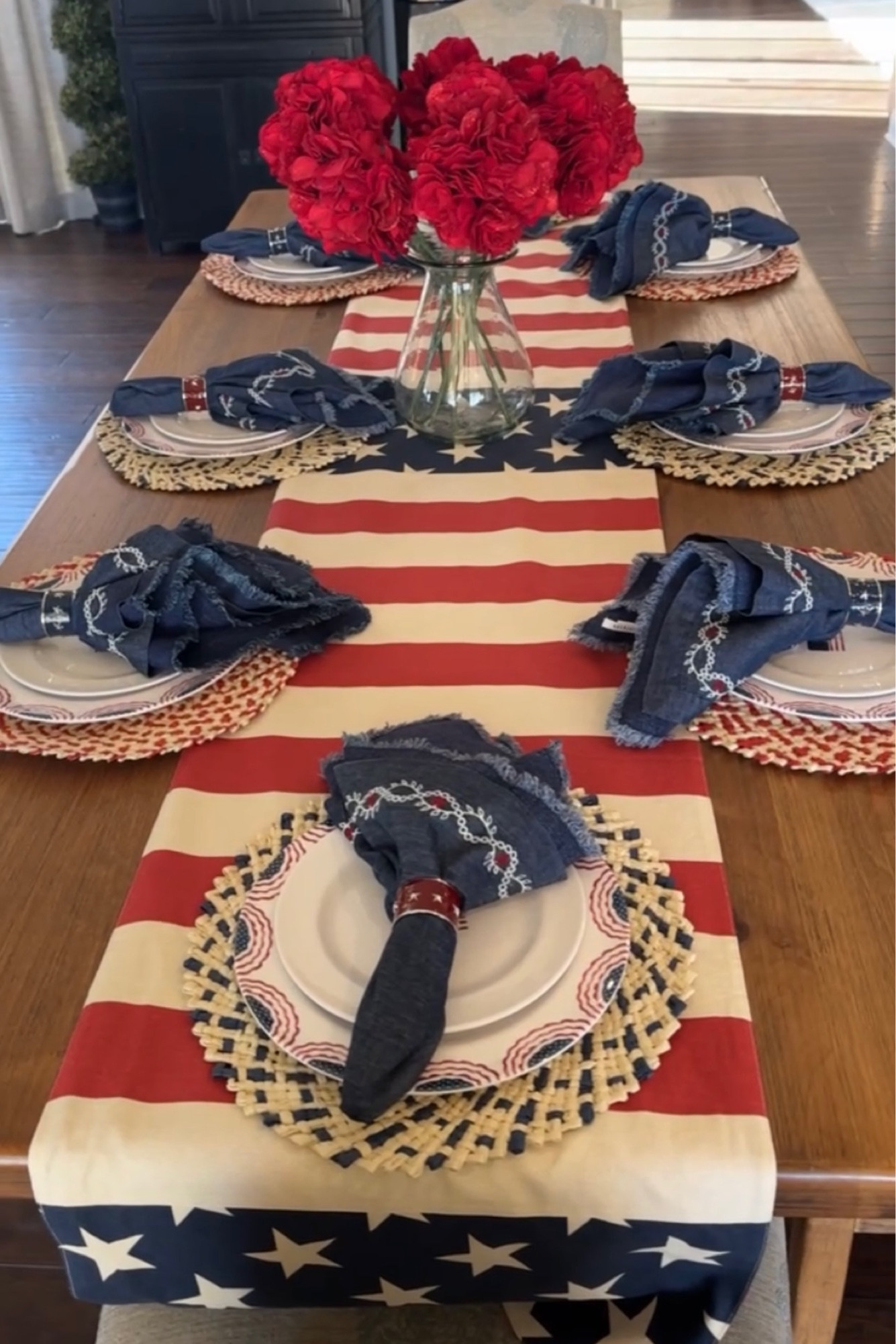 Get in the holiday spirit with this table setting 🇺🇸 

#LTKGiftGuide #LTKparties #LTKhome