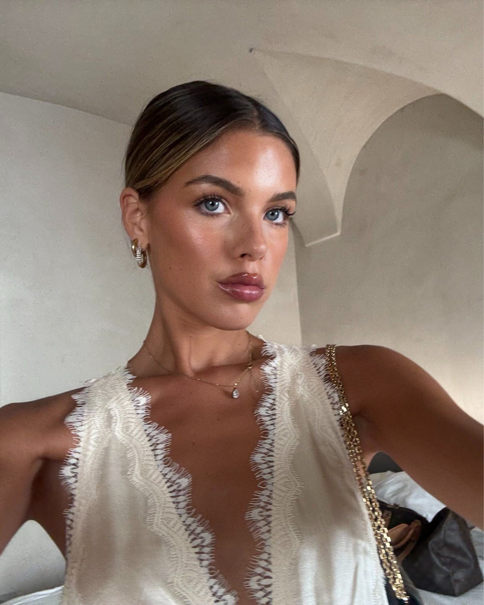 FULL MAKEUP LOOK! 
My current everyday go to! X 
Everything tagged has been used , I also used the Merit Tinted Sunscreen in shade 18, the Refy Glow & Sculpt Primer, and the Refy Setting Spray x #makeup 