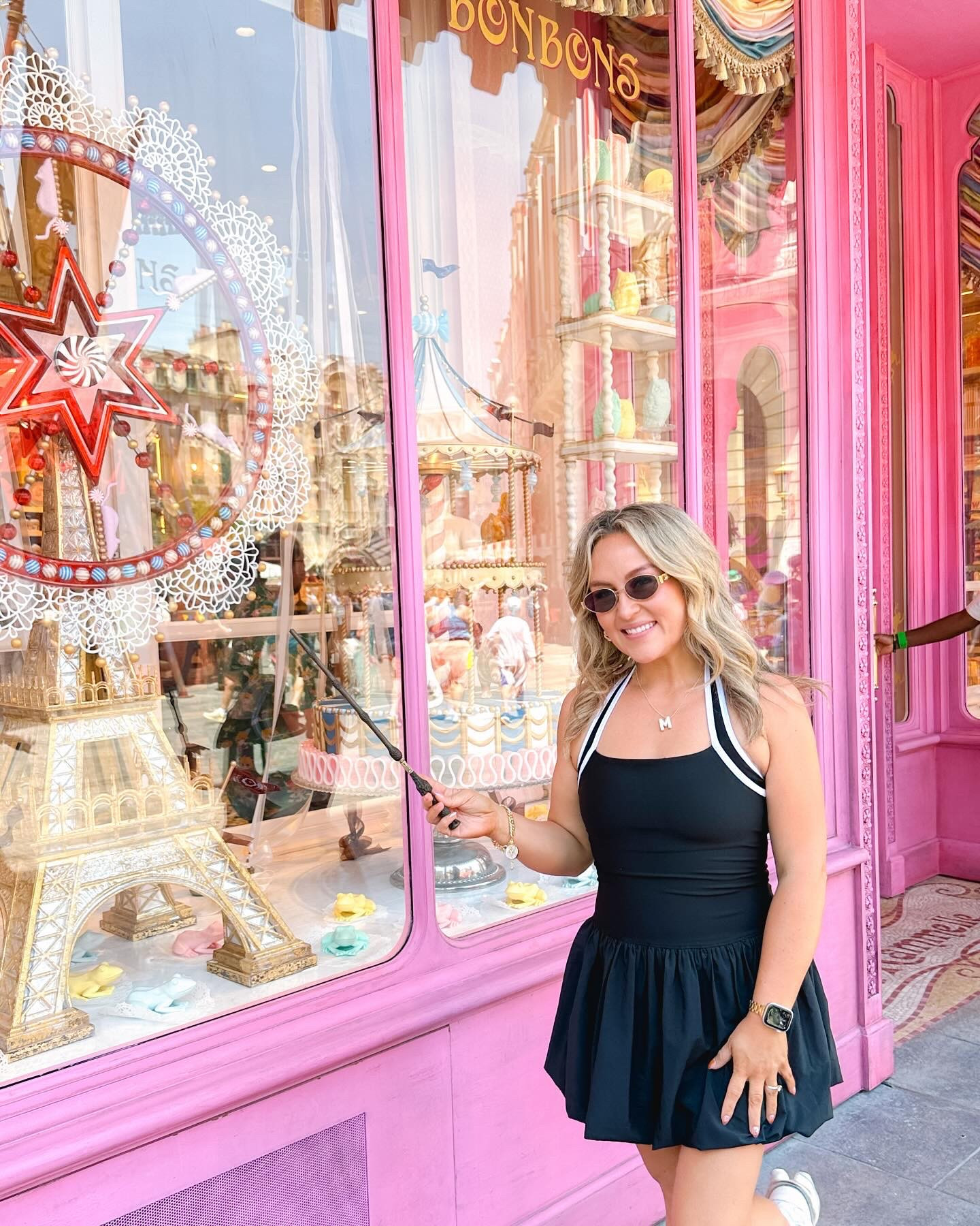 Sprinkled with sugar, serving spells ✨🍭🪄 At the Wizarding World of Harry Potter — Ministry of Magic, Epic Universe edition.
.
.
.
.
.

#EpicUniverse #WizardingWorld #MinistryOfMagic #HarryPotterVibes #ThemeParkMagic #WandReady #OOTD #TravelInStyle #MagicEverywhere #SweetEscape