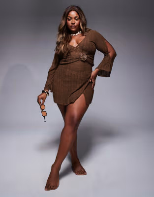 ASOS DESIGN Curve – Raffi – Minikleid in Dunkelbraun mit tiefem Ausschnitt | ASOS | ASOS (Global)