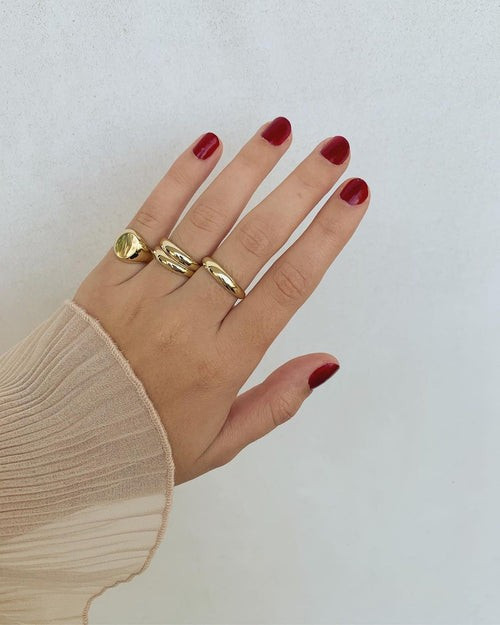 Classic Signet Ring Engraved 14k Solid Gold | Kinn