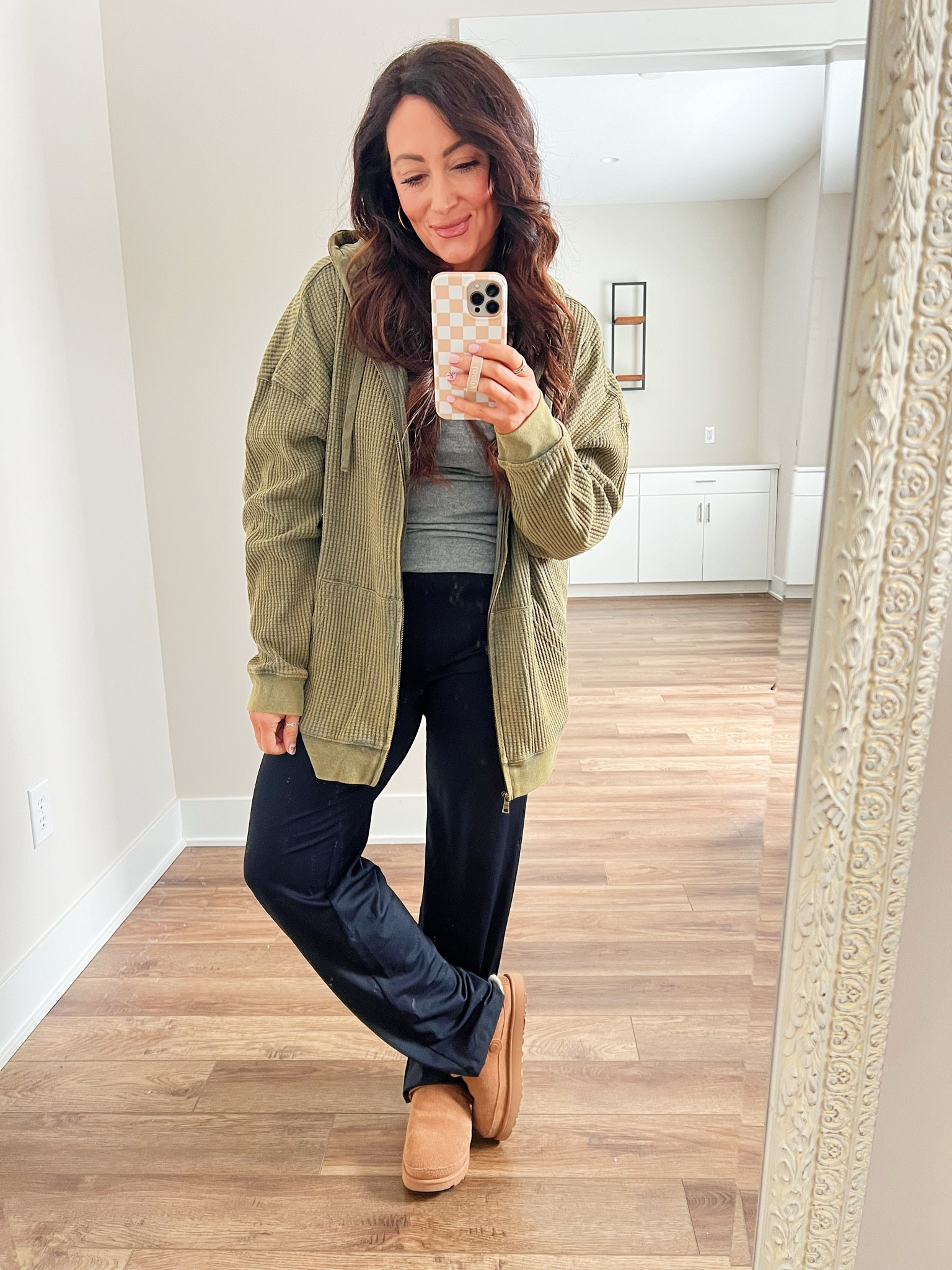 • large top - oversized 
• medium pants 
• medium tee
• Uggs true to size 



#LTKStyleTip #LTKFindsUnder50 #LTKWatchNow