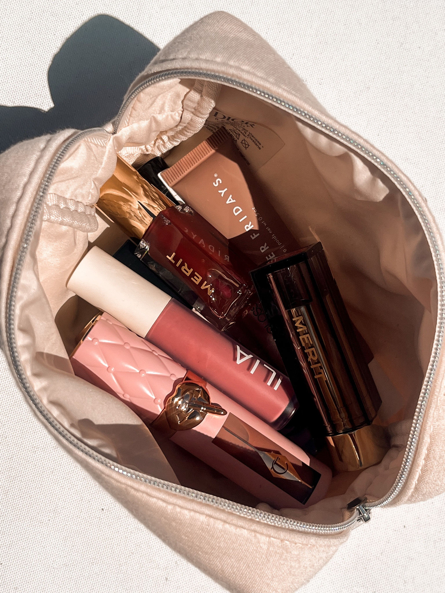 What’s in my Lip Gloss Bag 

merit beauty, ilia, charlotte tillbury, summer fridays, lip gloss, makeup 

#LTKbeauty #LTKGiftGuide #LTKitbag