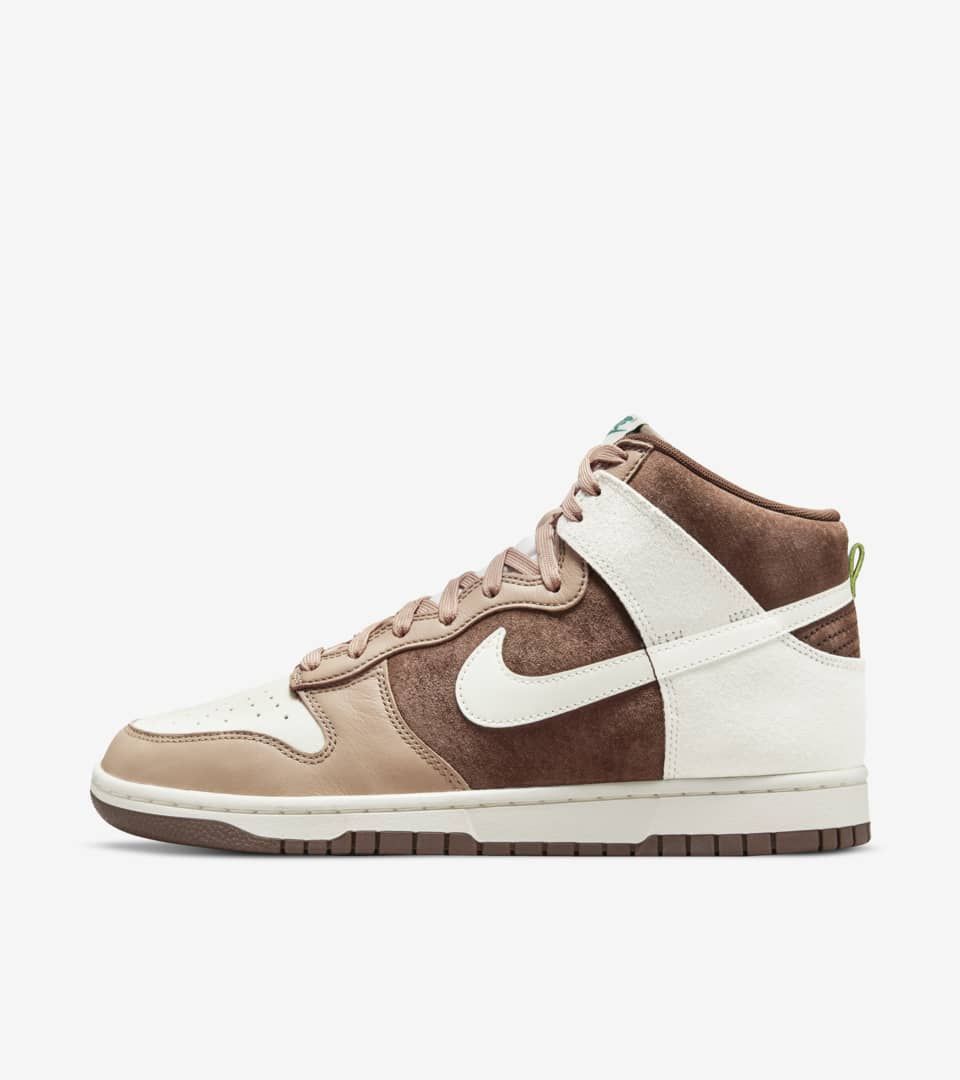 Dunk HighLight Chocolate$125Available 2/23 at 10:00 AMOriginally created for the hardwood, the Du... | Nike (US)