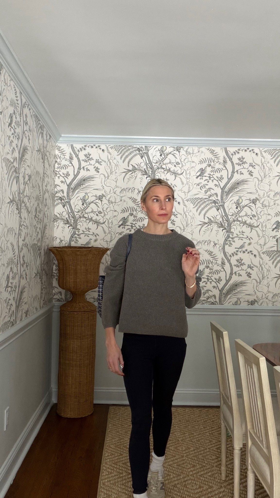 I am loving these leggings from @onequince  - they have great stretch and fit but hold you in. I also love pairing them with this cashmere sweater for a cute pickup to Pilates look.
#quincepartner 

#LTKfitnessgoals #LTKdayinmylife #LTKootd