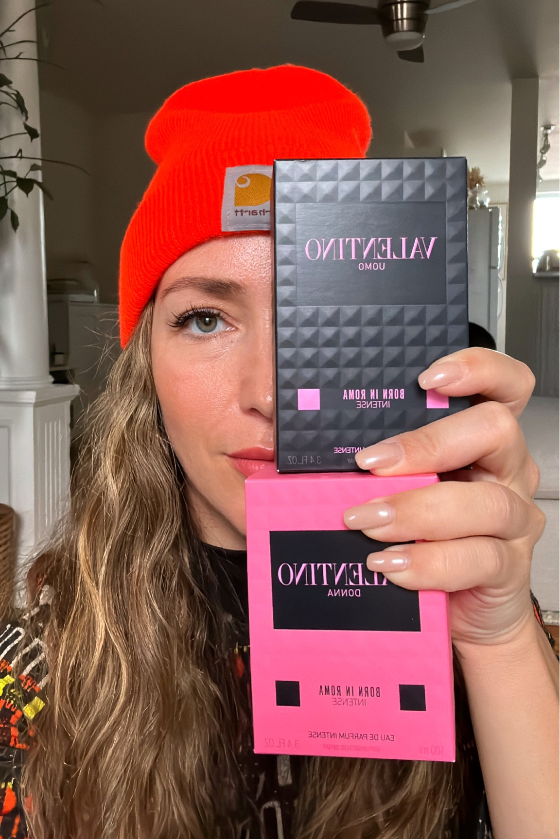 Uomo is “for men” and Donna is “for women”. I’d wear the men’s in a heart beat and prefer it over the Donna. Notes are warm + spicy: vetiver, vanilla, tonka, leather, jasmine  