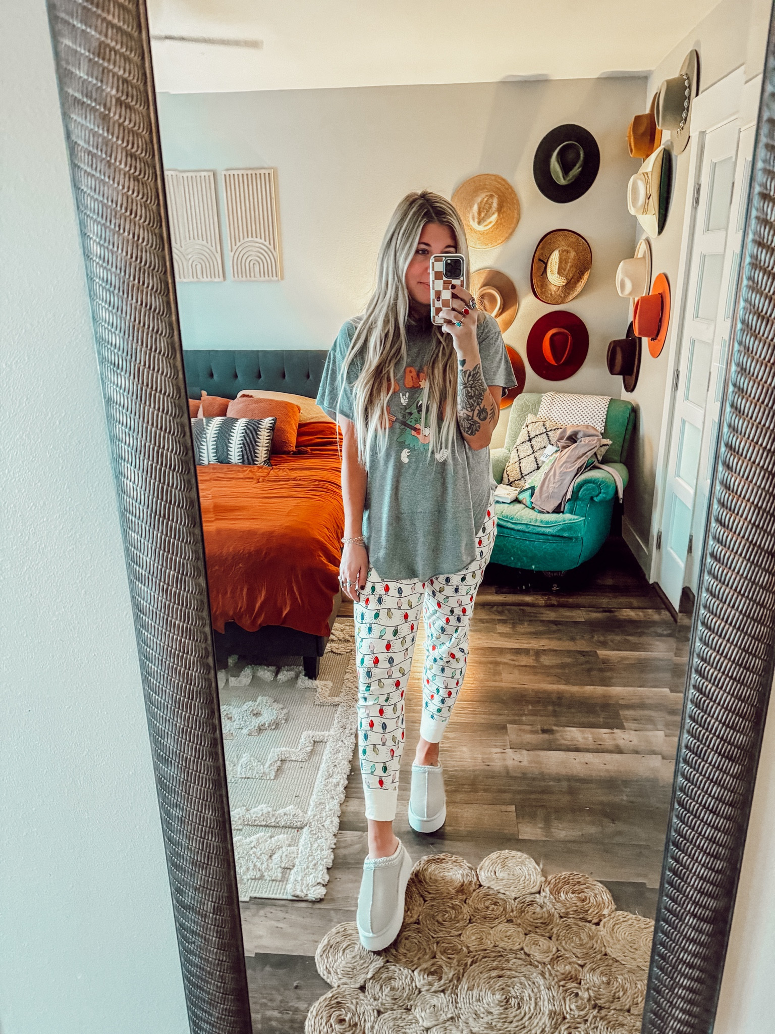 Lightbulb Christmas pajamas! #hannaanderson #christmaspajamas #uggslippers #uggtazz

#LTKSeasonal #LTKHoliday #LTKHolidaySale