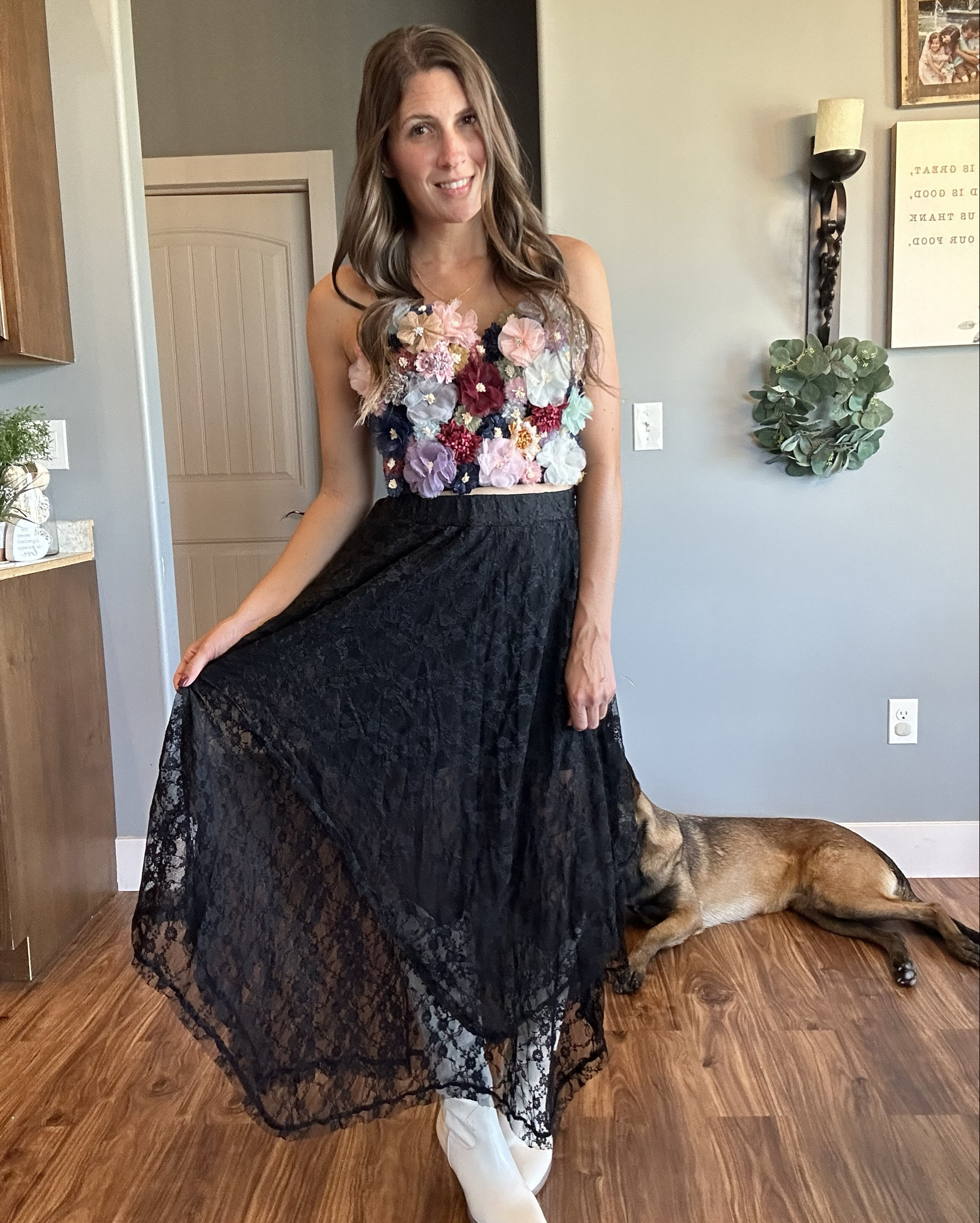 Lace skirt and floral bustier 

#LTKFindsUnder50 #LTKSeasonal #LTKStyleTip