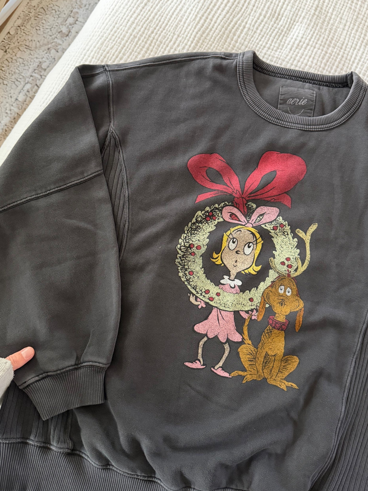 Grinch crewneck for the holidays!🎄

Mom outfits// Christmas sweatshirtt

#LTKStyleTip #LTKHoliday