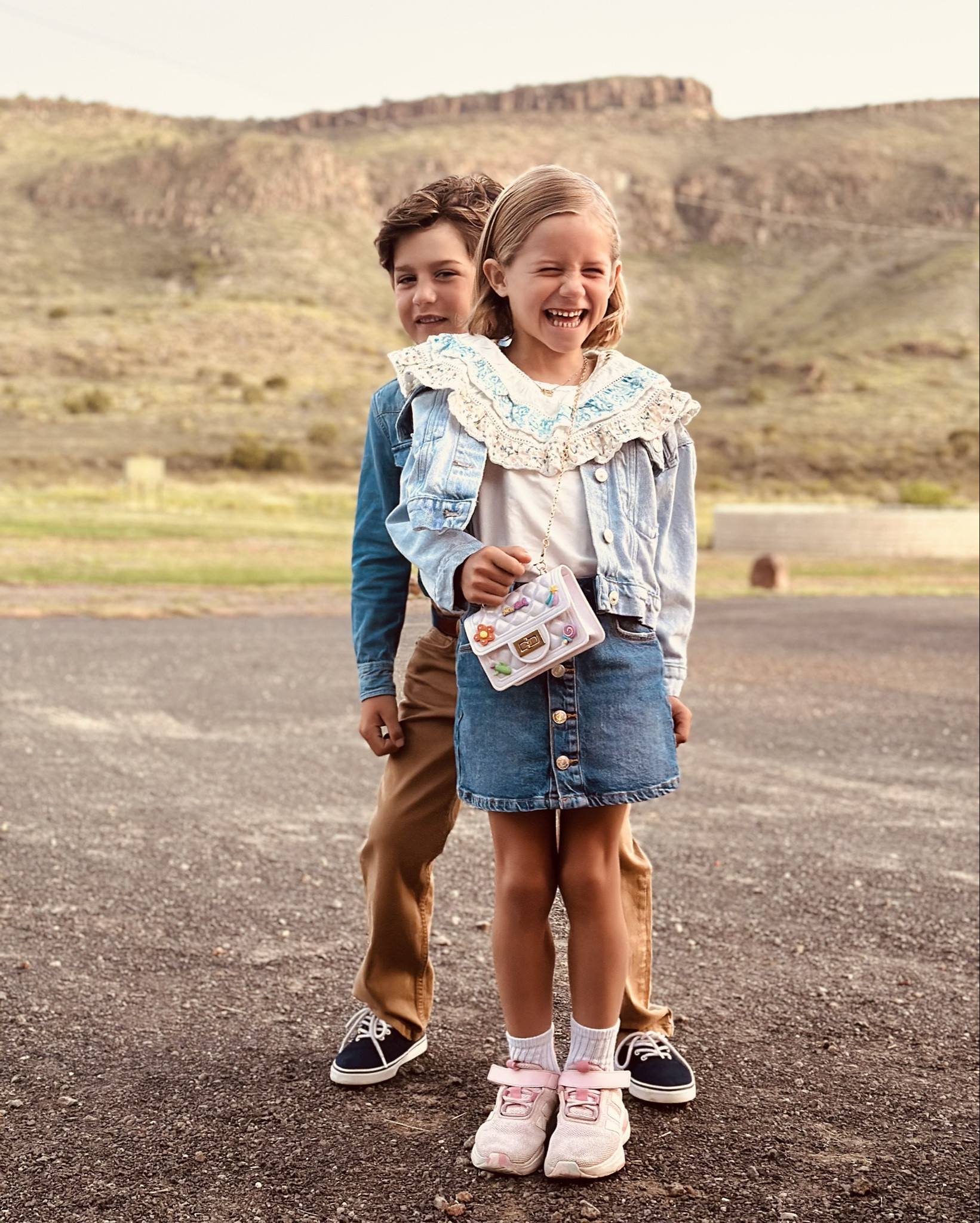 Picture day for the Box kids today📸 
They looked so adorable this morning, but holding my breath for the final edits. Taking bets on what Birdie will come home in later😂

#LTKU #LTKFamily #LTKKids