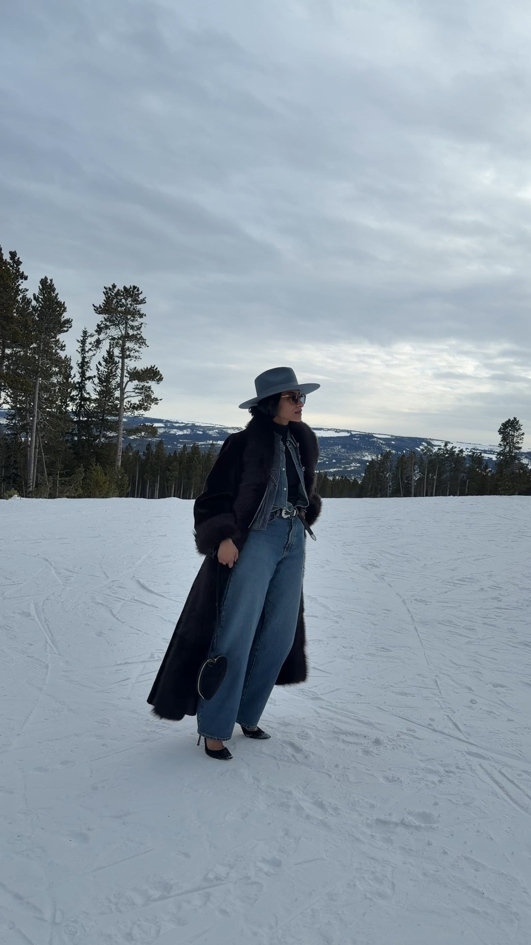 Apres chic and sleek 

#LTKootd #LTKActive #LTKSeasonal