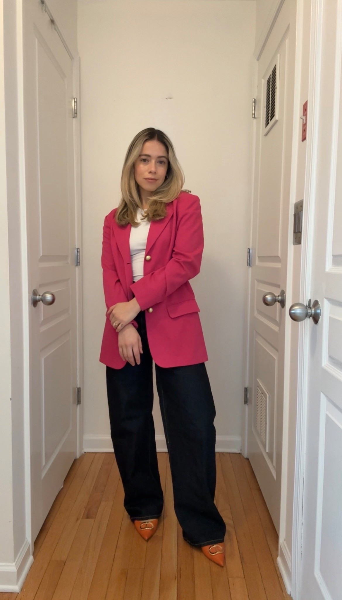 Sarah Wasilak’s outfit from Dinner for Shoes episode 93, The Designer Who Made Pink & Orange Her Signature

Blazer: Vintage
Tee: Left On Friday
Jeans: Levi’s
Shoes: Dee Ocleppo
Necklace: Anabel Aram

#LTKPetite #LTKootd #LTKdayinmylife