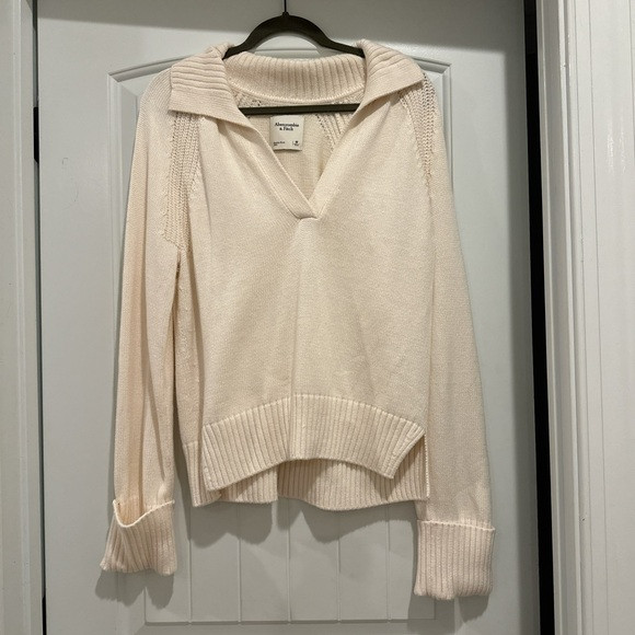 Abercrombie and Fitch Notch Neck Sweater - M - Never Worn | Poshmark