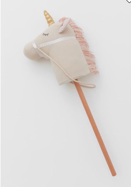 Such a cute hobby horse from H&M gift idea unicorn hobby horse from H&M 

#LTKkids #LTKunder50 #LTKFind