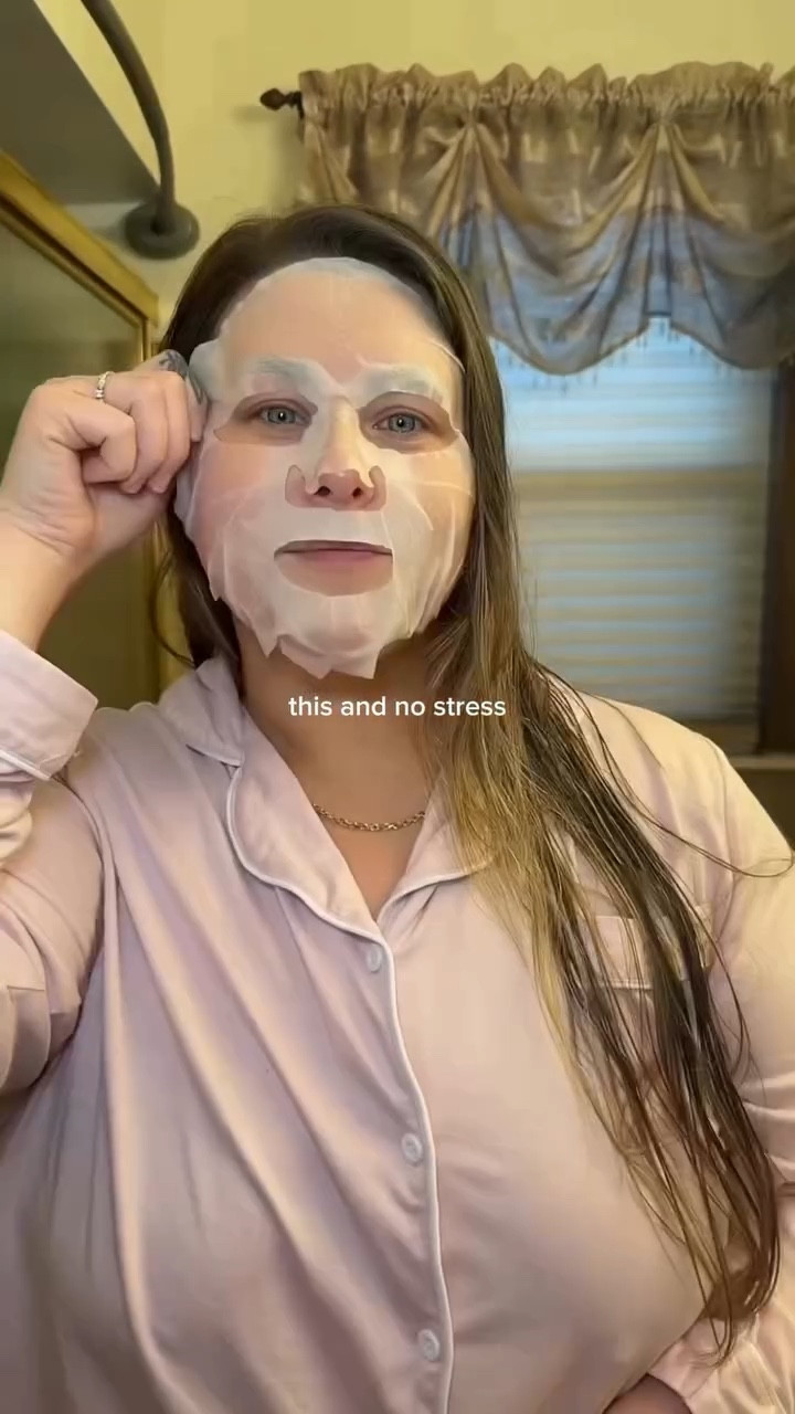 one a day = this glow 😭✨

the @paparecipe_official_global hyaluronic acid pdrn deep moist barrier daily masks are the easiest way to keep my skin soft, smooth, and hydrated

#paparecipe #sheetmask #skincare #hydratedskin #glowingskin ✨

#LTKBeauty #LTKselfcare #LTKgrwm