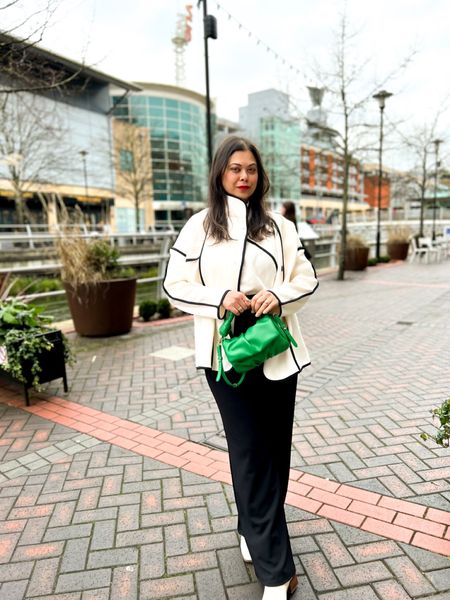 The chicest ootd out there !! 
Black trousers by H&M 
White jumper and neutral off white jacket with green Zara bag 

#LTKworkwear #LTKsalealert #LTKunder100