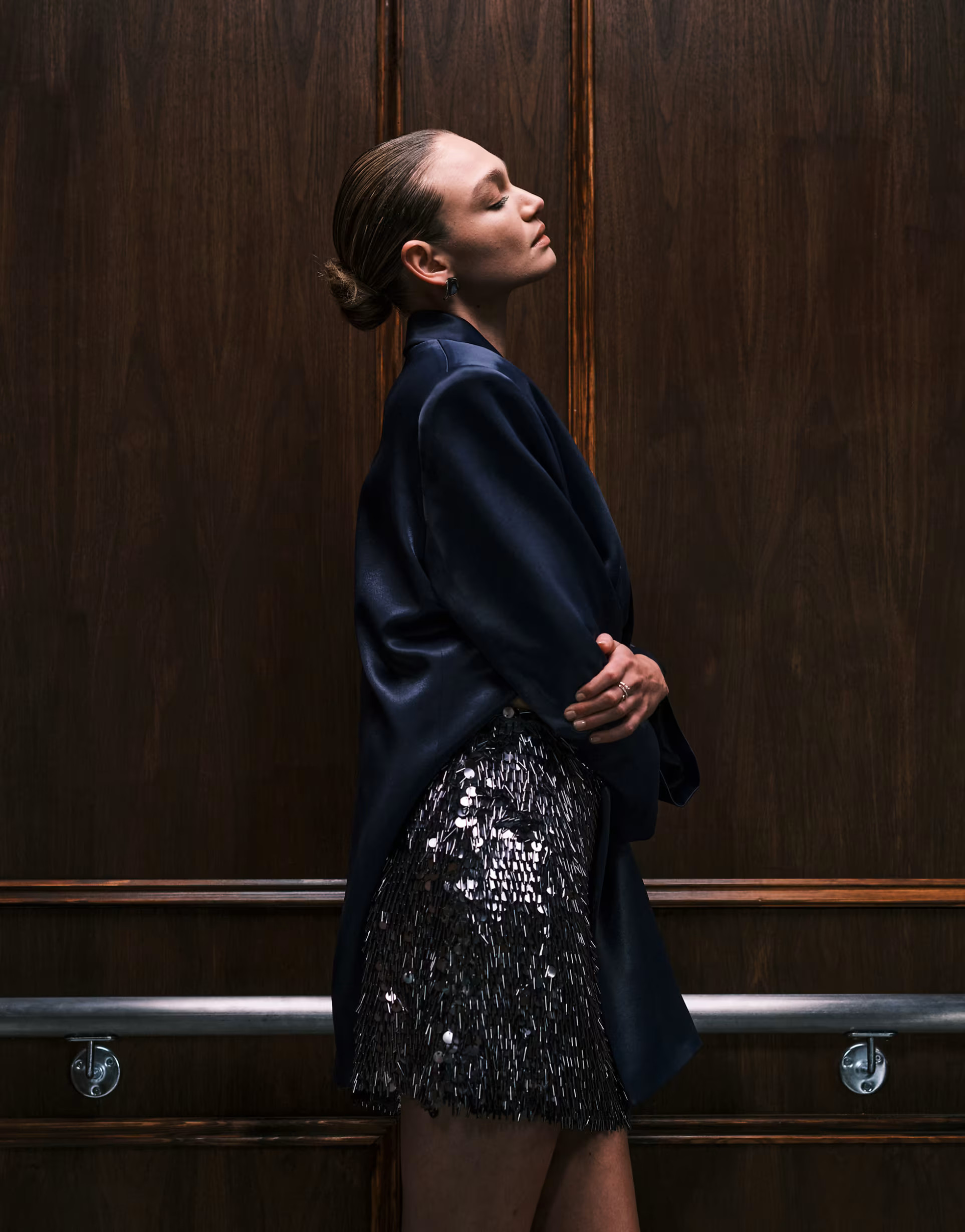 Ghospell – Kara – Pailletten-Minirock in Stahlgrau mit Fransen | ASOS (Global)