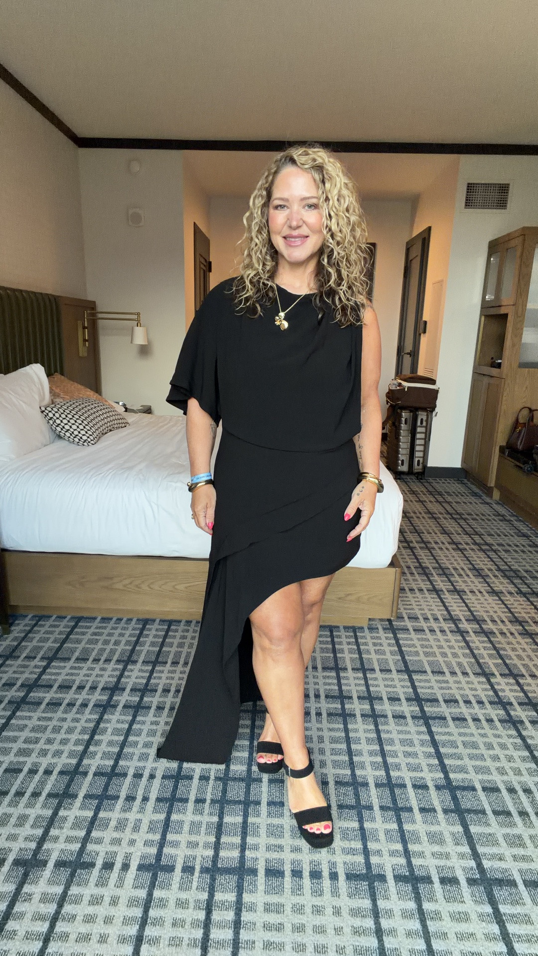 Top and pants size large 
Dress size 12 
Shoes tts

#LTKOver40 #LTKPetite #LTKMidsize