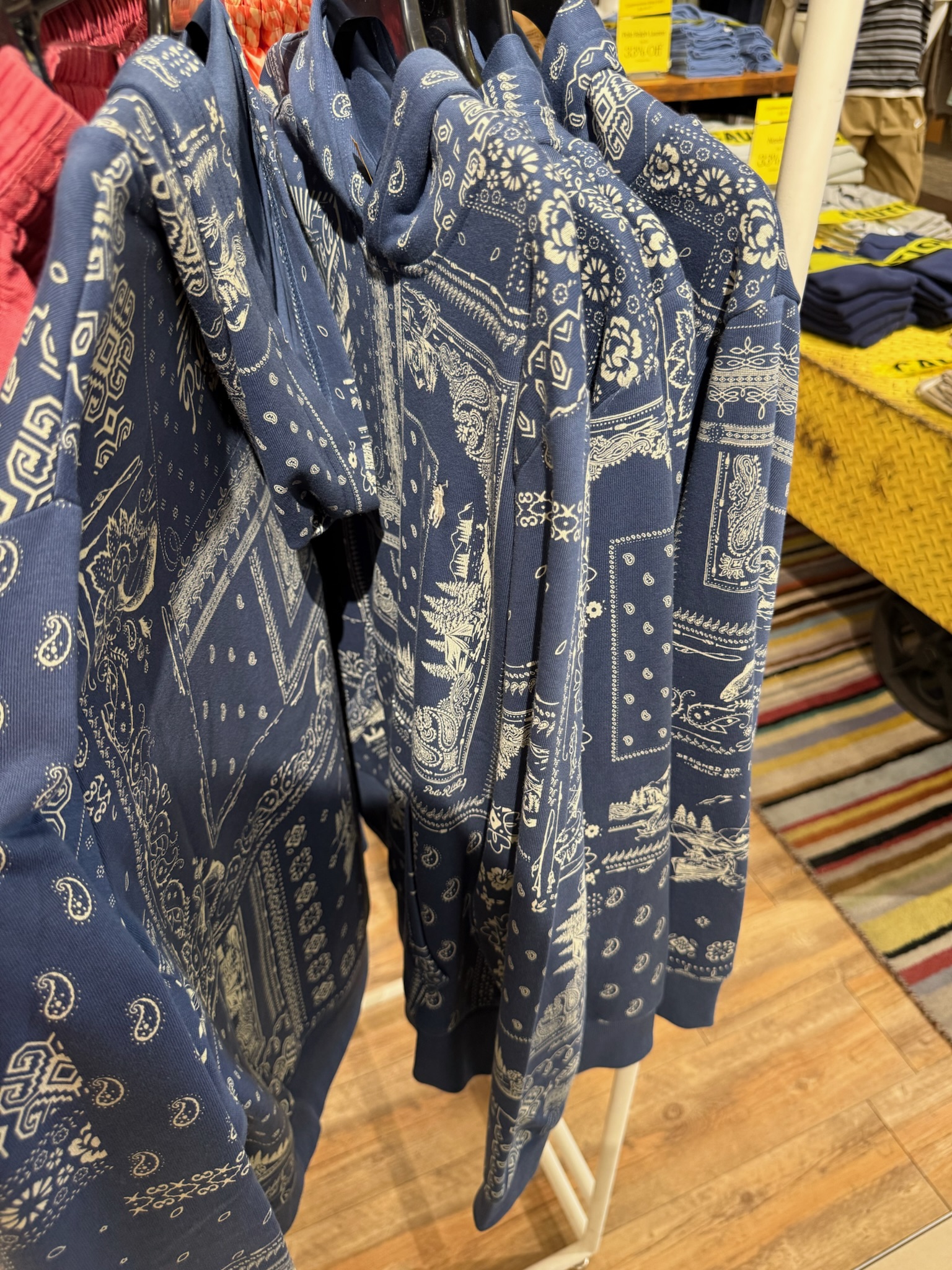 The pattern on this jacket is sooo good!! Grab it during the Nordstrom anniversary sale!!