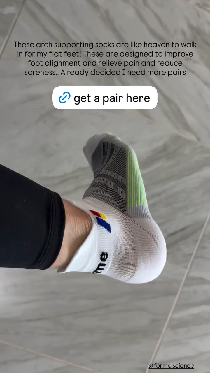 These arch supporting socks are like heaven to walk in for my flat feet! These are designed to improve foot alignment and relieve pain and reduce soreness.. Already decided I need more pairs  @forme.science