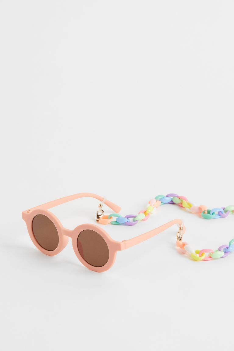 Round Sunglasses and Chain | H&M (US + CA)