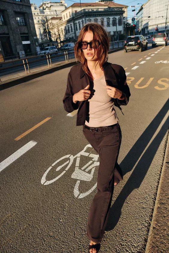 KURZE JACKE MIT REVERSKRAGEN | Zara DE