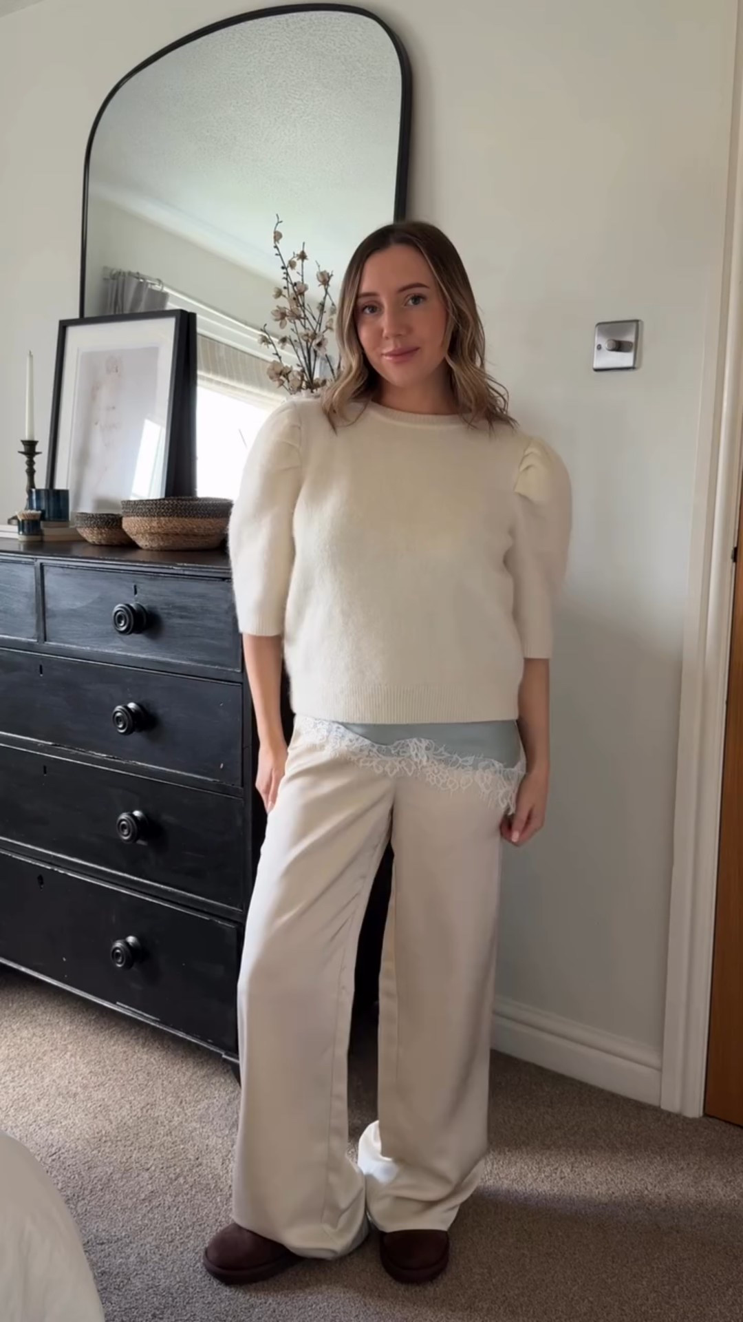 how I’m styling satin trousers this winter!

outfit details:
satin trousers @prettylavishuk *
lace cami @zara 
knit jumper @karen_millen *
coat @andotherstories 
boots @ugg 
bag @toteme 

.
#satintrousers #outfitinspiration #outfitinspo #outfitideas #fashion #styleinspo #neutralfashion #whatiwore #capsulewardrobe #highstreetfashion #beigeoutfit