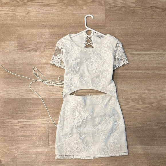 Two sisters white lace dress (US 4) | Poshmark