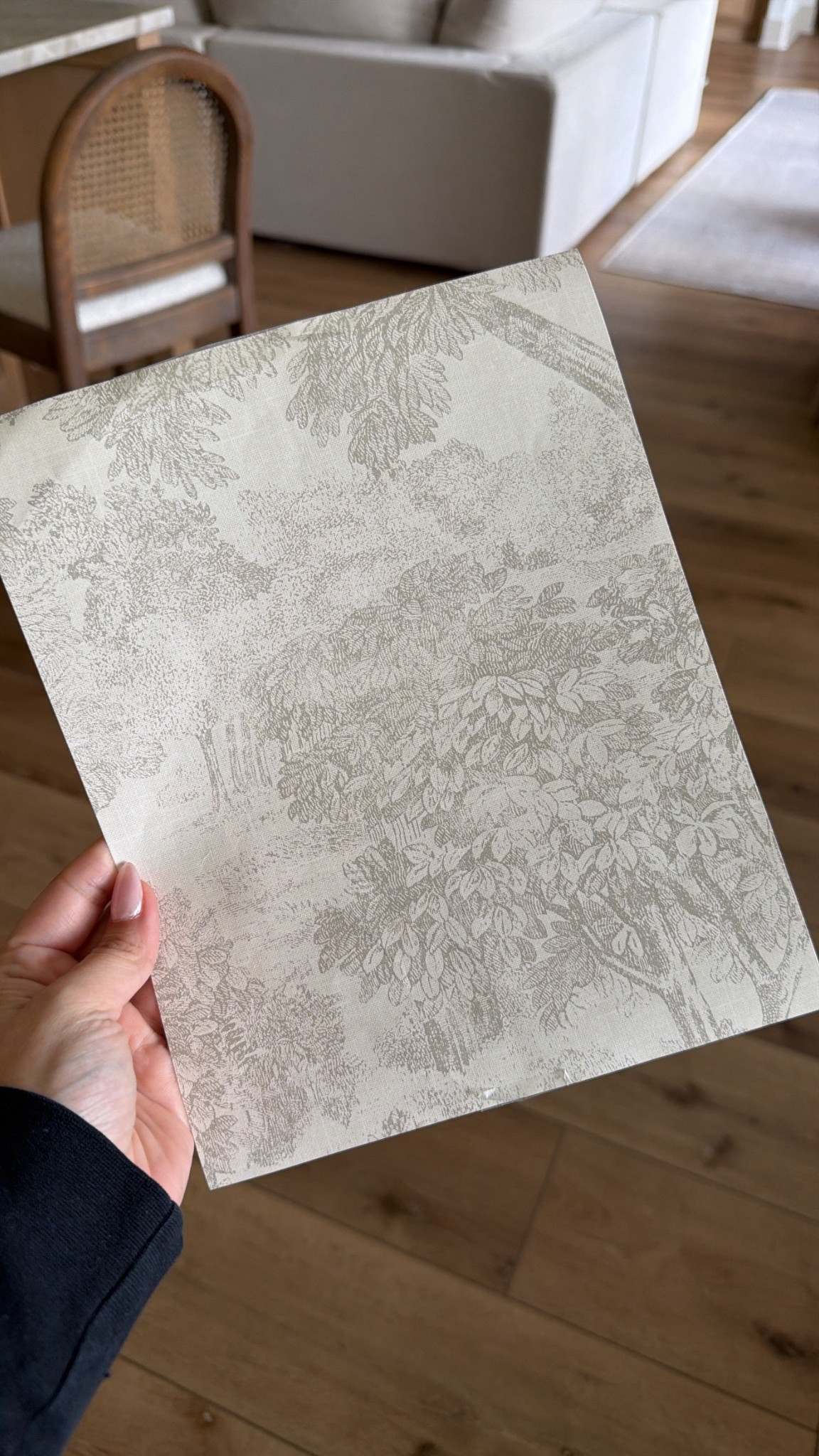 The wallpaper I’m using for my hallway. I’m obsessed ! And it’s on insane sale. I got 3 rolls for $100 ! I tagged some other neutral wallpapers I love too. 