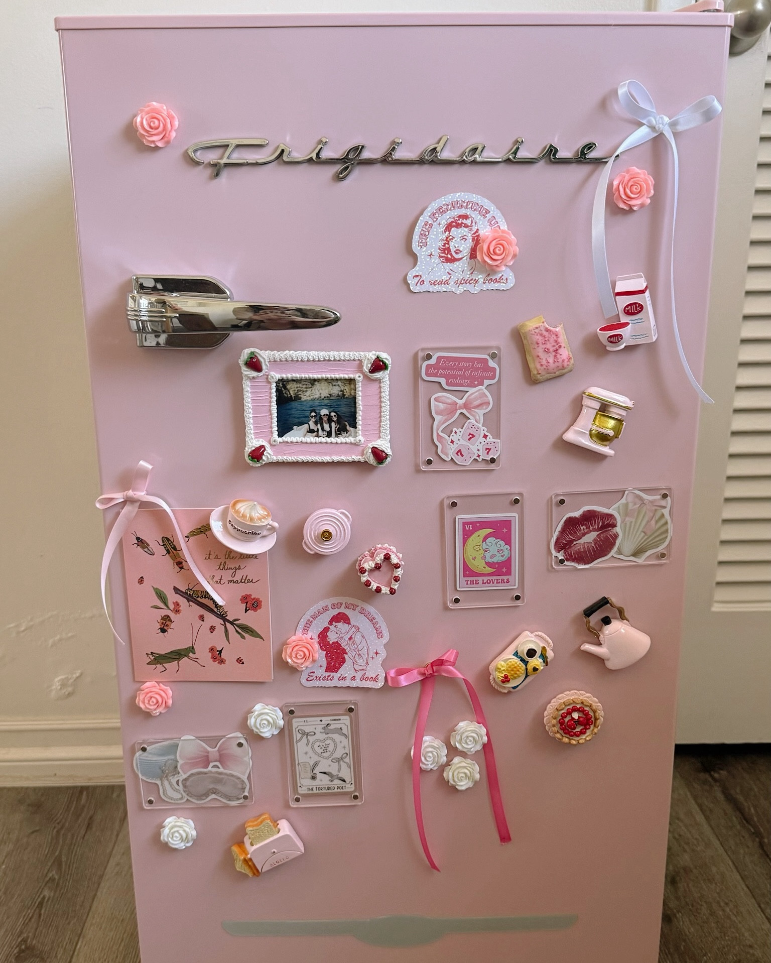 Decorating my new pink mini fridge!

Fridge decor, fridge aesthetic, crafts, craft ideas, diy, amazon, amazon finds, amazon must haves, amazon home decor, dorm inspo, dorm ideas, dorm fridge, mini fridge, pink mini fridge, fridge magnets, cute magnets, Etsy, pink, back to school, back to university, fridge sale, amazon sale, home sale

#LTKHome #LTKBacktoSchool #LTKSaleAlert