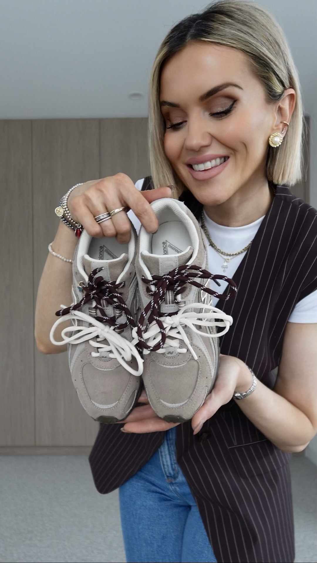 Which fit is your fav? 

So obsessed with this newness! I’ve also added rope look laces with a little charm that I found at random pop up shop right infront of @newbalance at @highpointofficial 🤎🤍

Featuring: 
@newbalance 204L in Mushroom colour ( comes with two colour laces) purchased from @footlocker_au 

#newbalance204l #newbalanceshoes #melbournemums #outfitinspirations #stylishoutfit