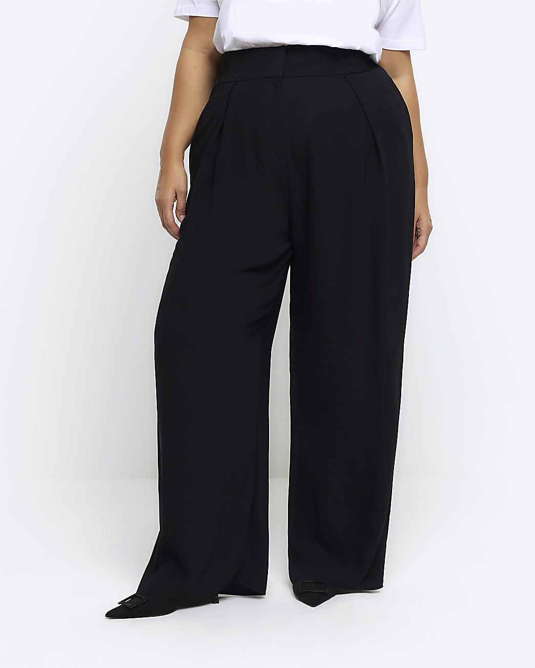 2 | 6.kvfysmfp{overflow:hidden;touch-action:none}.ufhsfnkm{transform-origin: 0 0}.kvfysmfp{overfl... | River Island (UK & IE)