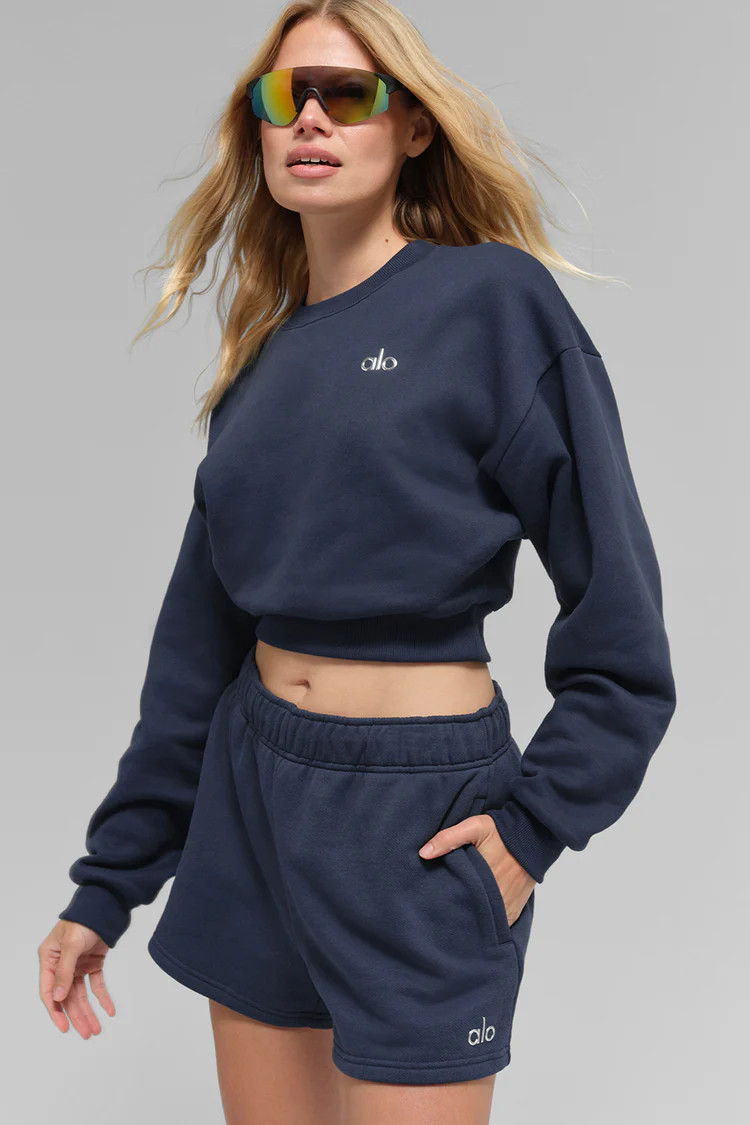Cropped Accolade Crewneck - Candy Heart Pink | Alo Yoga (US)
