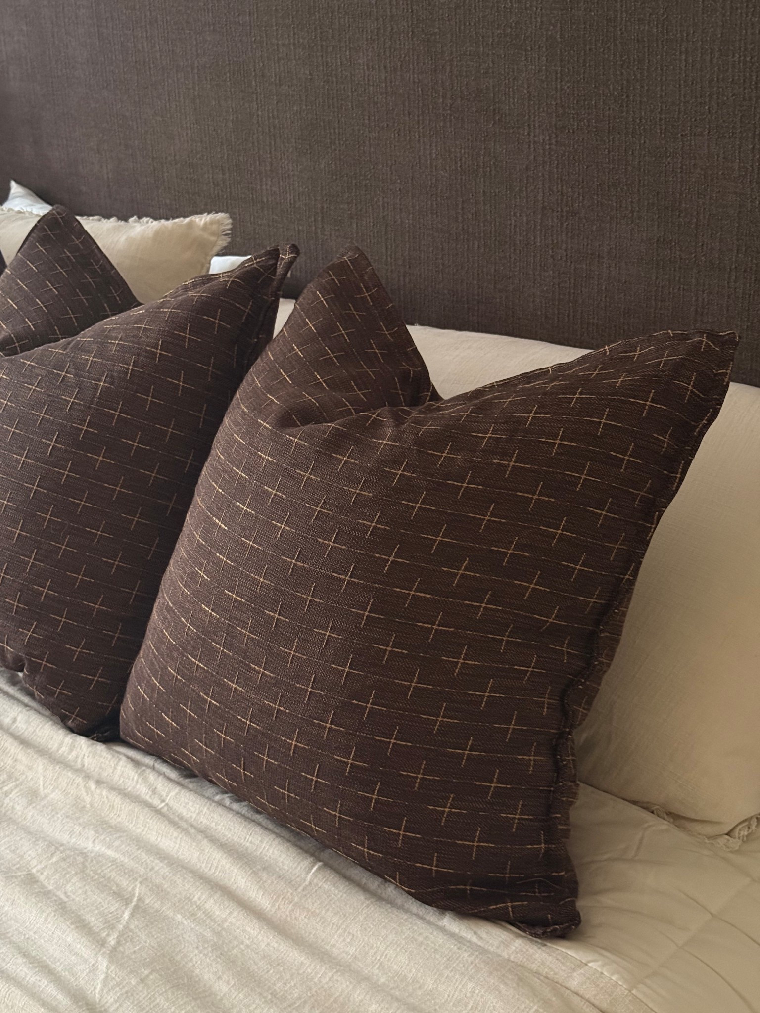 My new Amazon pillow covers for our master bed!

Amazon finds 
Bedroom 
Home decor


#LTKmorningroutine #LTKHome