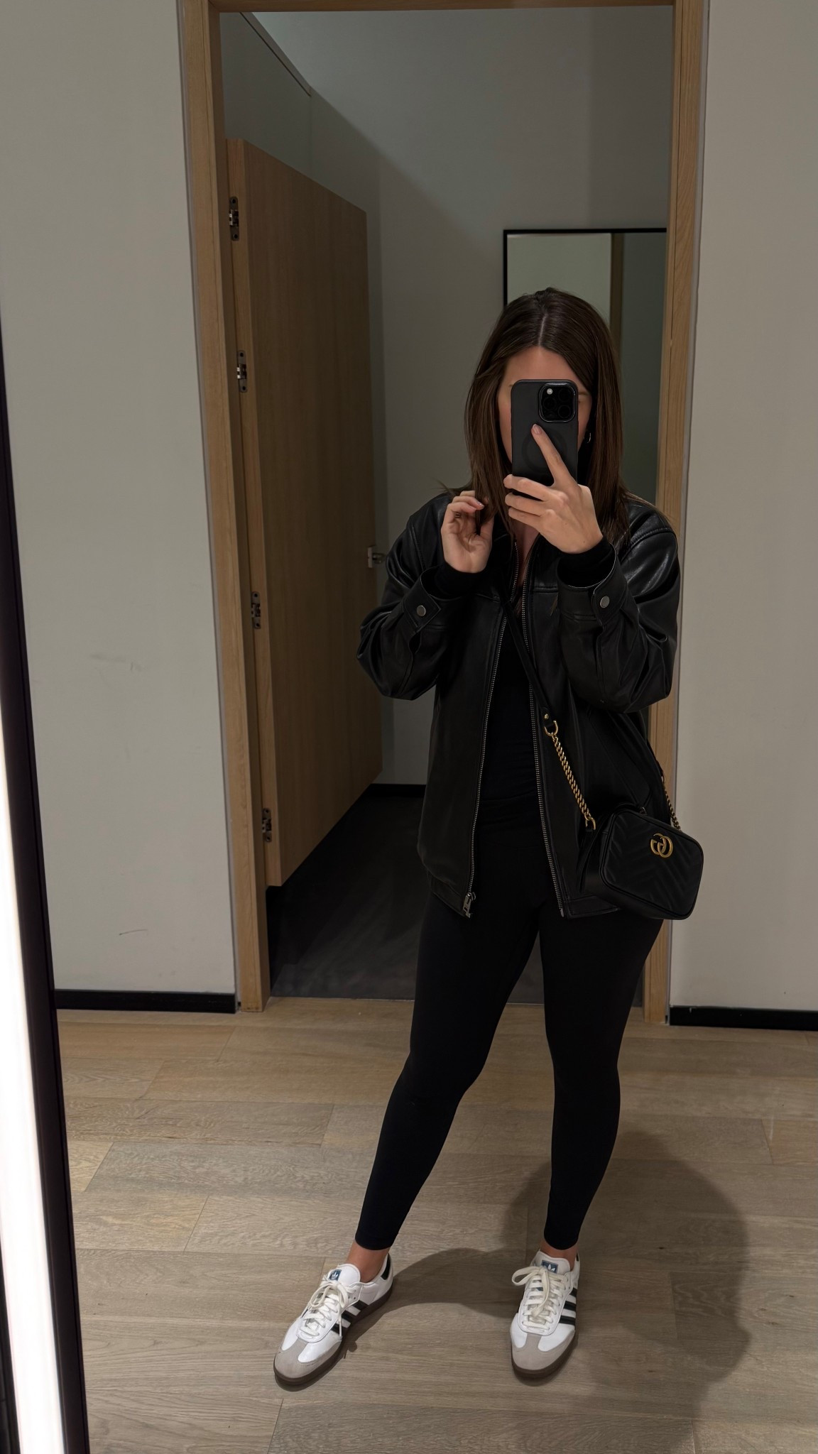 Shopping vibes
Size down in jacket - wearing XS
