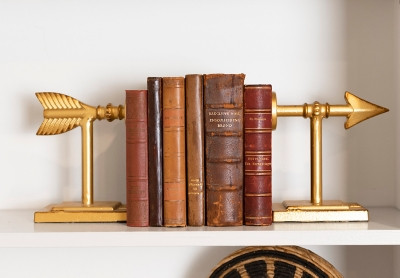Home Accents Gold Arrow Shaped Cast Iron Bookends (set Of 2 Pieces) | Ashley Homestore