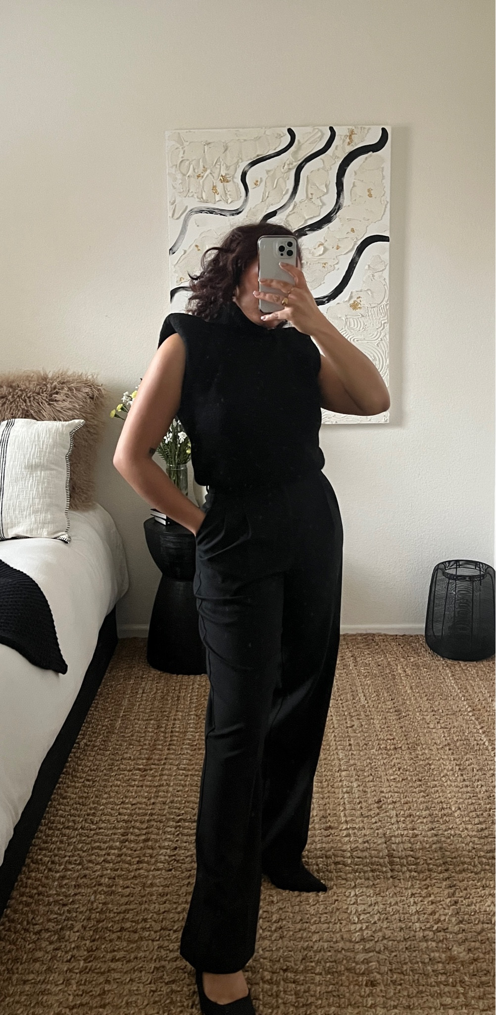 Living this padded shoulder sweater vest. 🖤

#LTKworkwear #LTKfindsunder100 #LTKsalealert