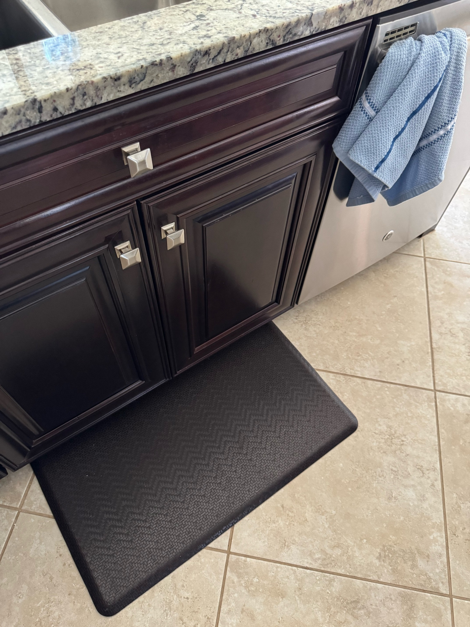 Anti Fatigue Floor Mat! Perfect for kitchens, office & more! 

Kitchen Favorites | Kitchen Refresh | Kitchen Door Knobs | Kitchen Towels | Spring Kitchen Refresh | Selfcare | #amazon

#LTKFindsUnder50 #LTKHome #LTKStyleTip