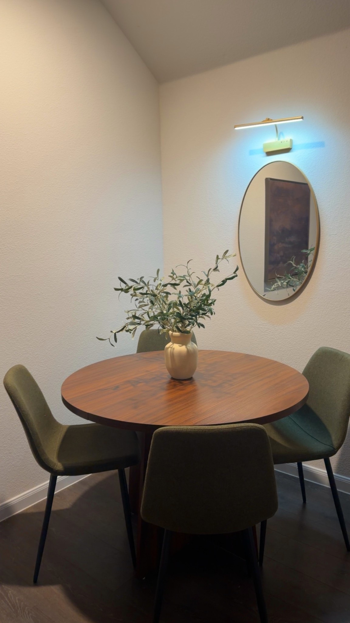 Table & chairs🫶🏼🤎☕️✨

#LTKSaleAlert #LTKHome #LTKfoodie