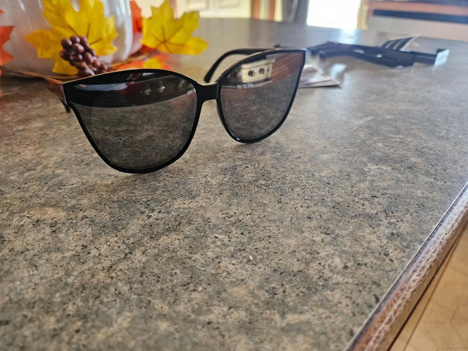 LVIOE Cat Eyes Sunglasses for Women, Polarized Oversized Fashion Vintage Eyewear for Driving Fish... | Amazon (CA)